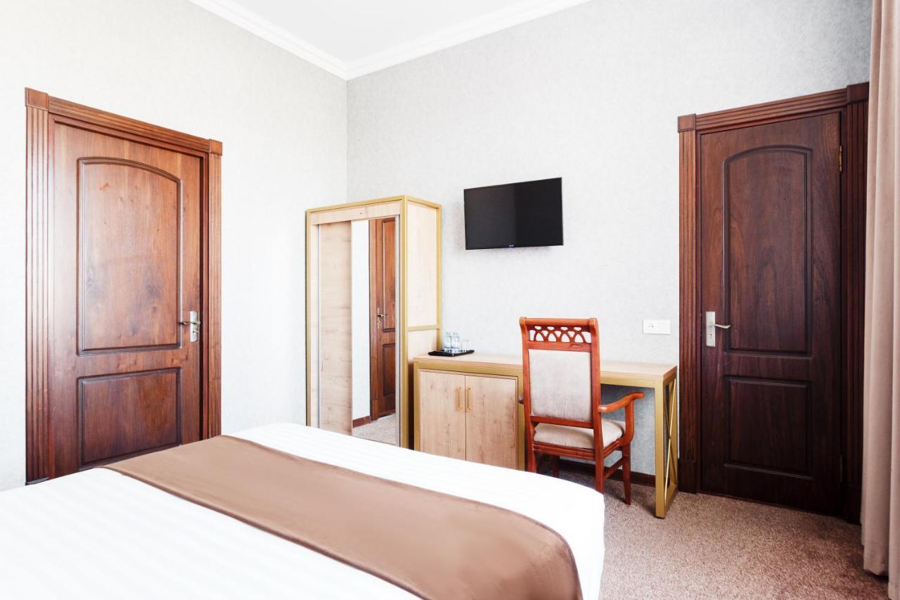 טשקנט Western Suites Hotel מראה חיצוני תמונה